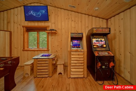 Luxury cabin on the river with Arcade Game Room - River Adventure Lodge