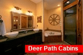 Luxury Cabin with 4 Jacuzzi Tubs in Bathrooms
