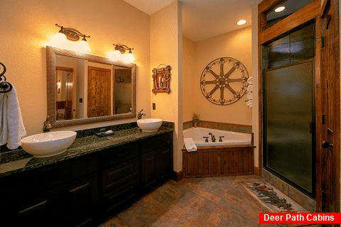 Luxury Cabin with 4 Jacuzzi Tubs in Bathrooms - Alpine Mountain Lodge