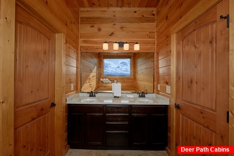 Premium Cabin with 6 Private Master Bathrooms - Copper Ridge Lodge