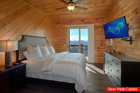 Luxurious Master Suite with King Bed and TV - Copper Ridge Lodge