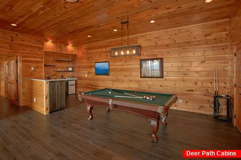 Pool Table & Game Room in Luxury 6 Bedroom Cabin - Copper Ridge Lodge