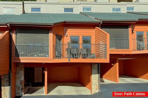 Luxurious 3 bedroom condo with covered parking - Hearthstone