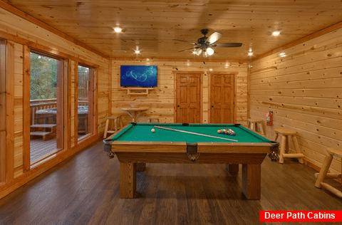 Game Room with Pool Table, WiFi, and Cable TV - Splashin On Majestic Mountain