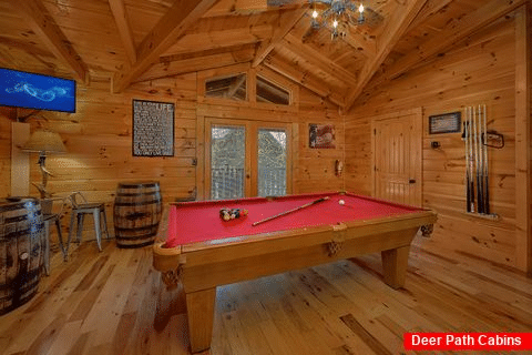 Pool Table Game Area 6 Bedroom Cabin - Quiet Oak
