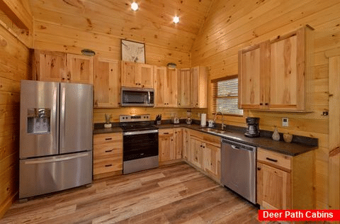 Honeymoon cabin with fully furnished kitchen - Tennessee Treehouse