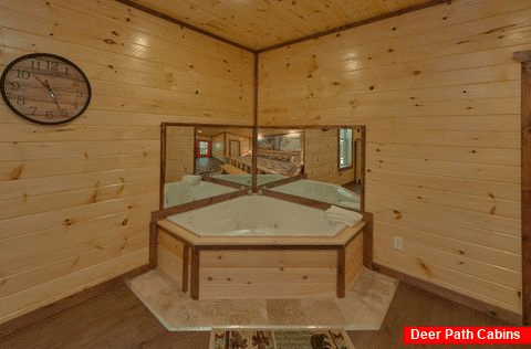 Master Bedroom with Large Jacuzzi - Bar Mountain II