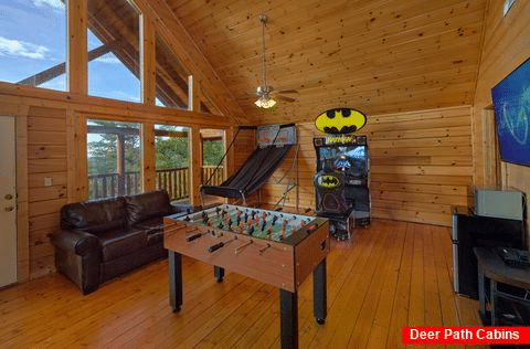 Large Game Room 6 Bedroom Cabin Sleeps 22 - Lookout Lodge