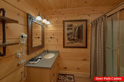 6 Full Bath Rooms 6 Bedroom Cabin Sleeps 18 - KenKnight's Wilderness Lodge