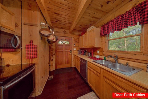 cabin with walk in bathtub - Beary Cozy Cabin
