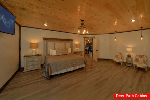 Premium 6 bedroom cabin with King Master Bedroom - Ain't Life Grand