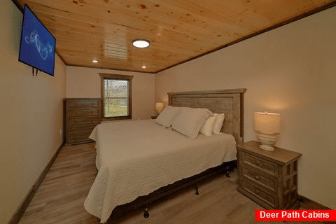Cabin rental with 4 Private King Bedrooms - Ain't Life Grand