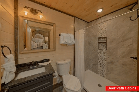 Private Master Bathroom in 6 bedroom cabin - Ain't Life Grand